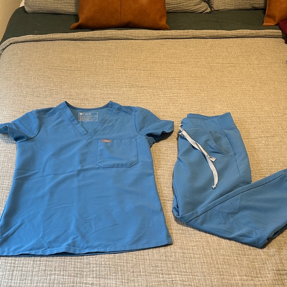 Figs scrub set in Capri Blue